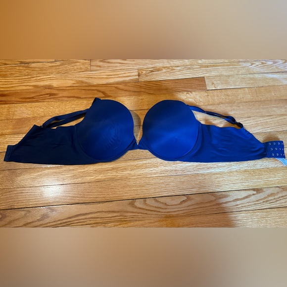 Victoria’s Secret 40DD Push Up Plunge Bra - Picture 1 of 3